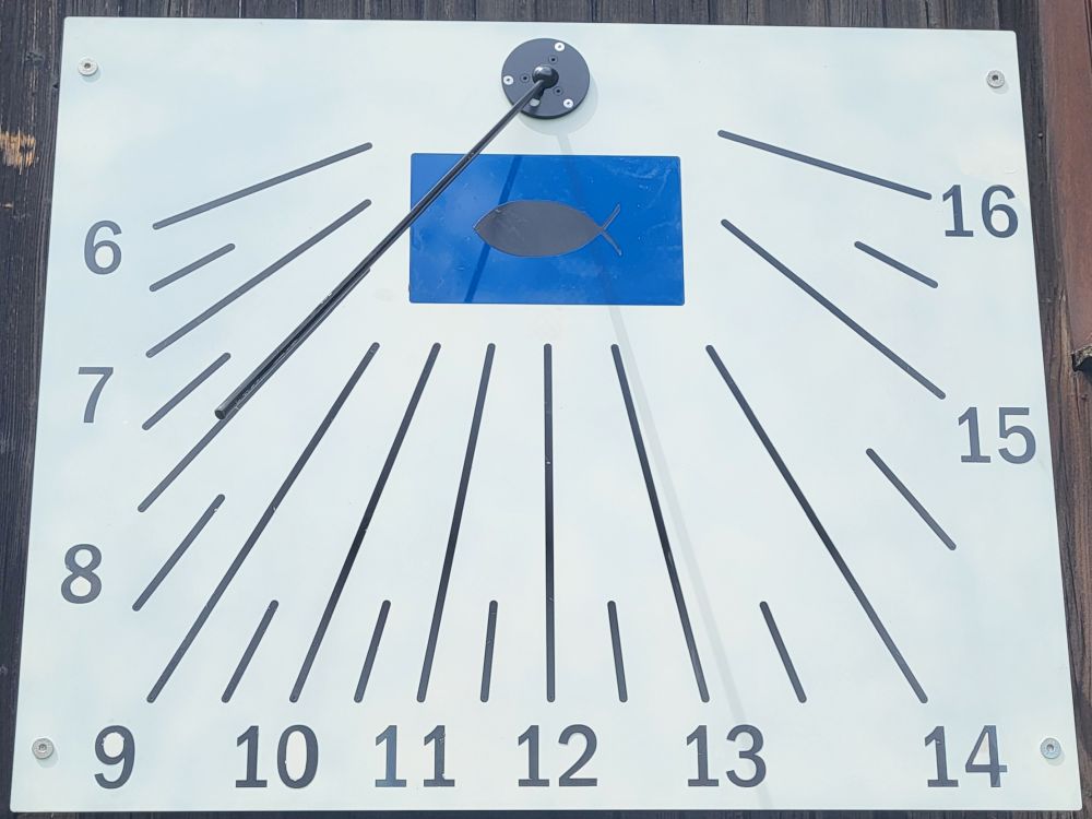 navpična sončna ura iz aluminija